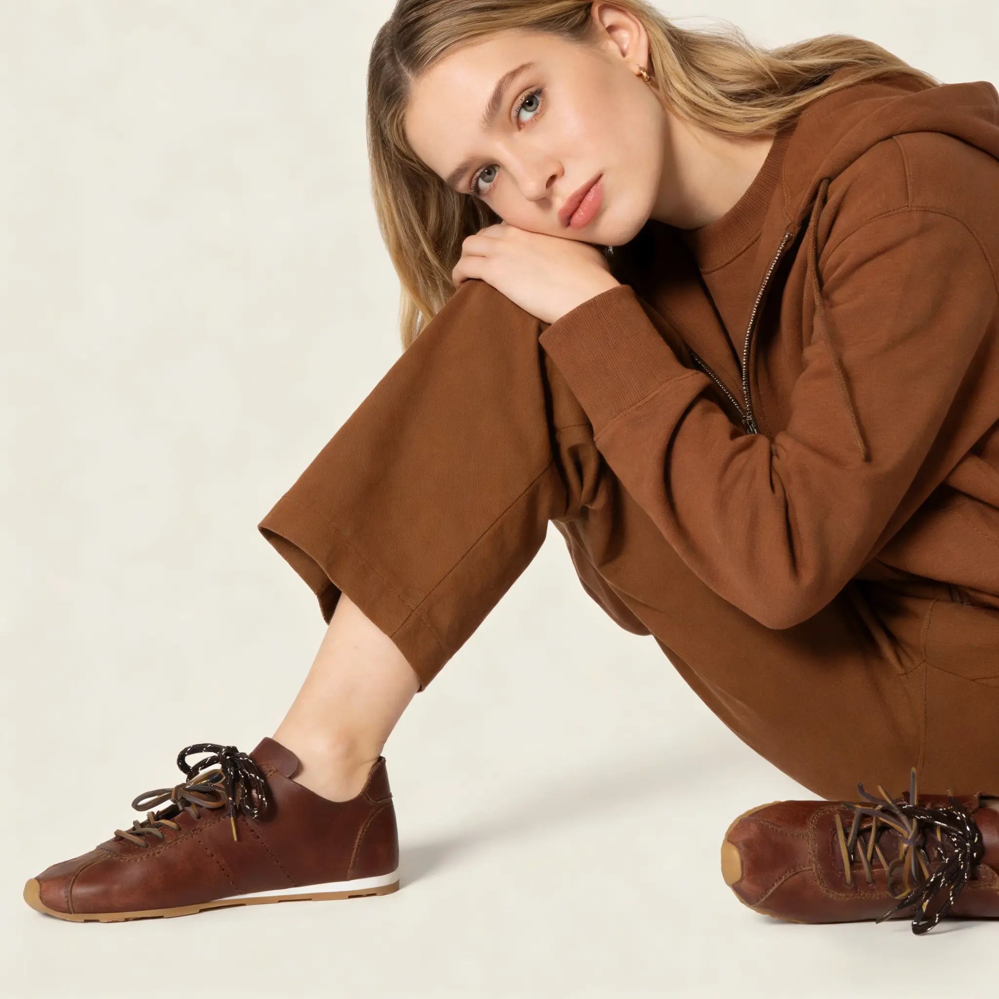Plume Ultralight Leather Sneakers - Brown Gilded Cadence